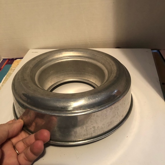 Vintage Aluminum Bundt Cake Pan- jello or Savarian mold - great farmhouse - gift - Picture 2 of 8
